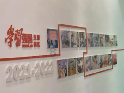 湖南长沙 小车刹车失灵高速狂飙 交警冒险救援